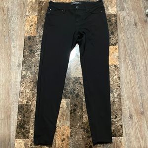 Black skinny pants